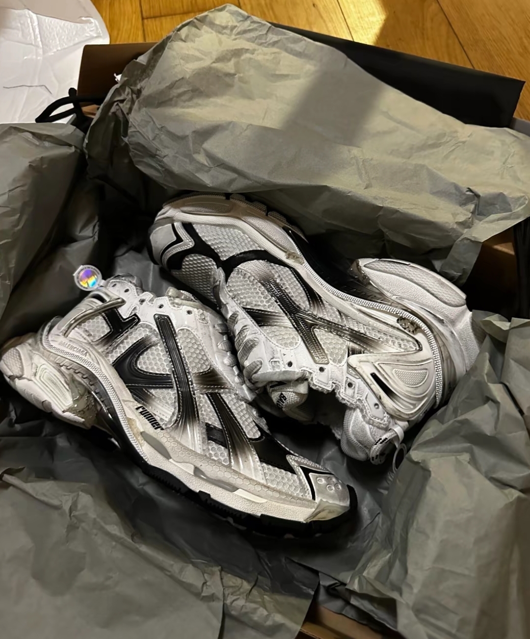 Balenciaga Runner White Black Gradient 772774WRUNG9010 review Oliver