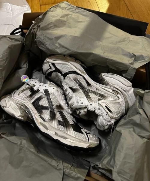 Balenciaga Runner White Black Gradient 772774WRUNG9010 review 