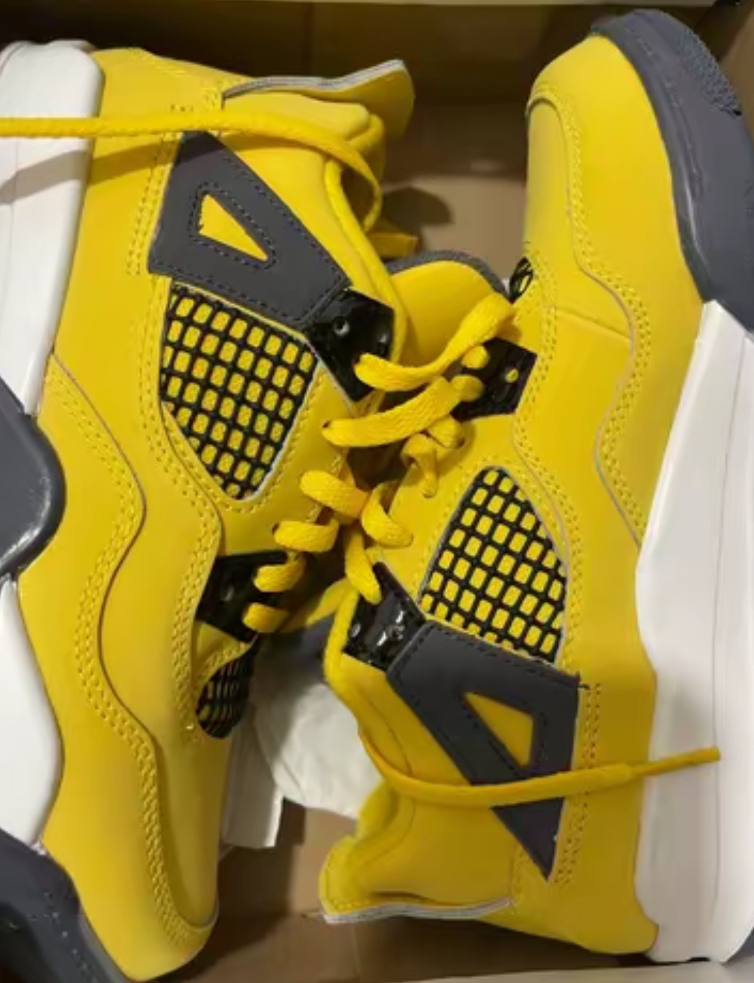 Jordan 4 Retro Lightning CT8527-700 review John