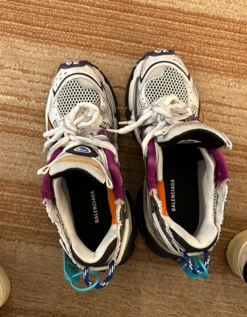 Balenciaga Runner Multicolor 677403W3RB68123 review 