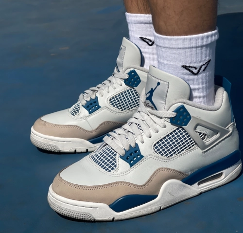 Jordan 4 Retro Military Blue 2024 FV5029-141 review 