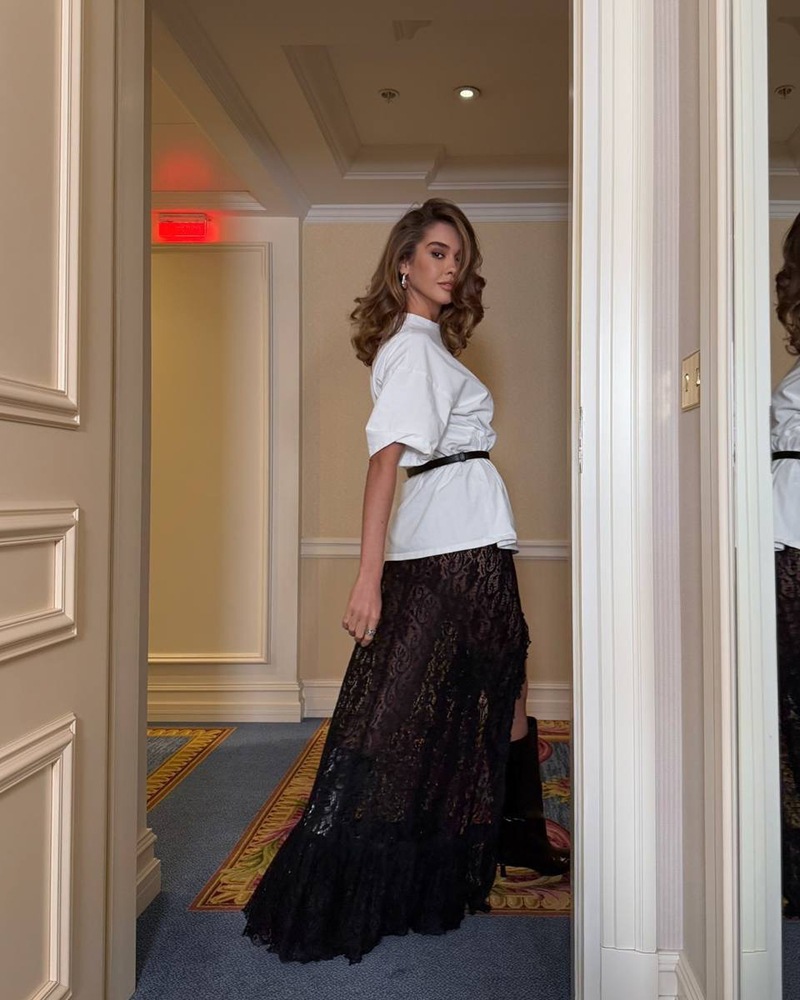 Versatile Slimming Irregular Lace Slit Skirt