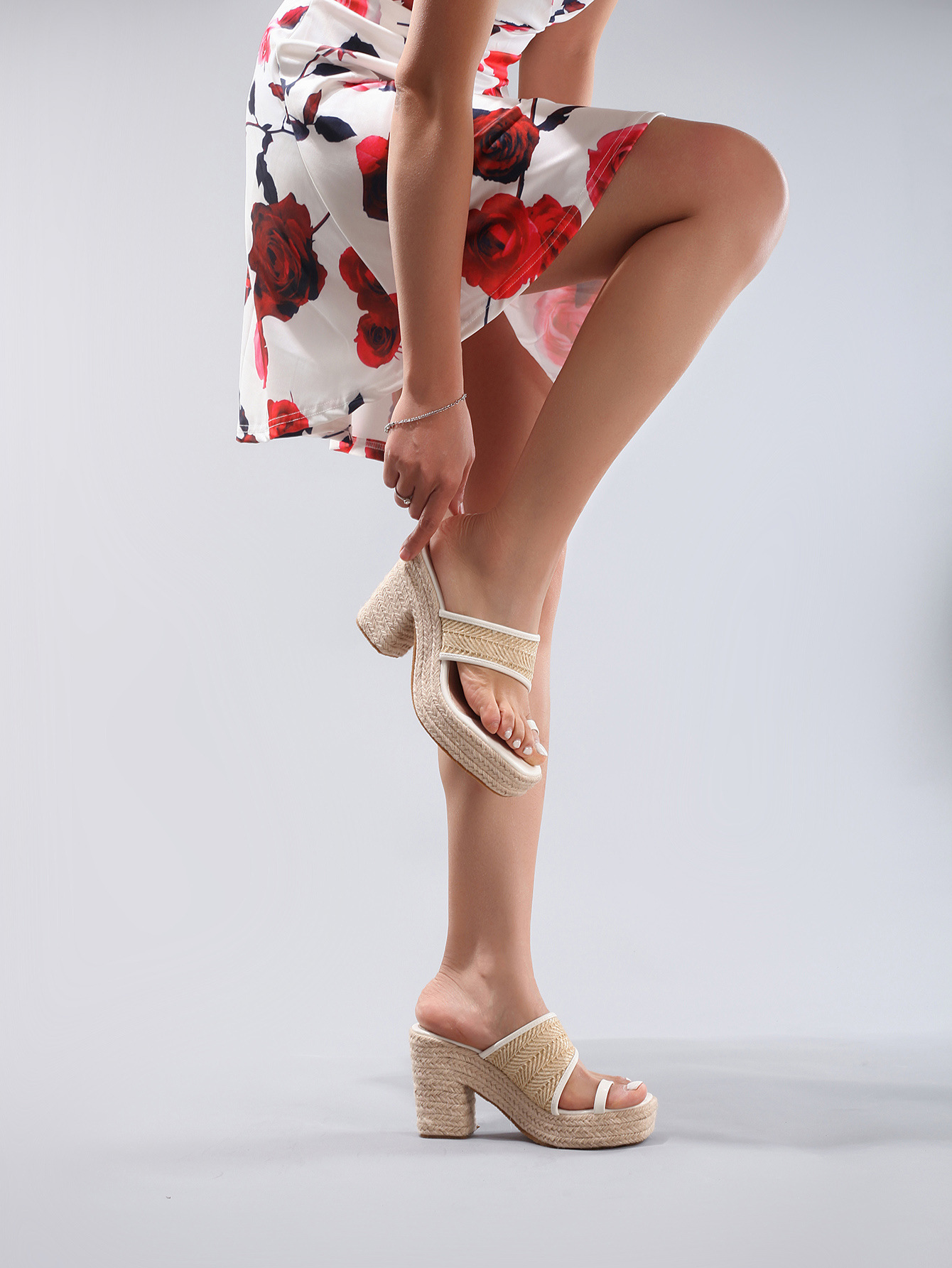 Hemp Rope Slope And Thick Soled Sandals With Toe Pinching