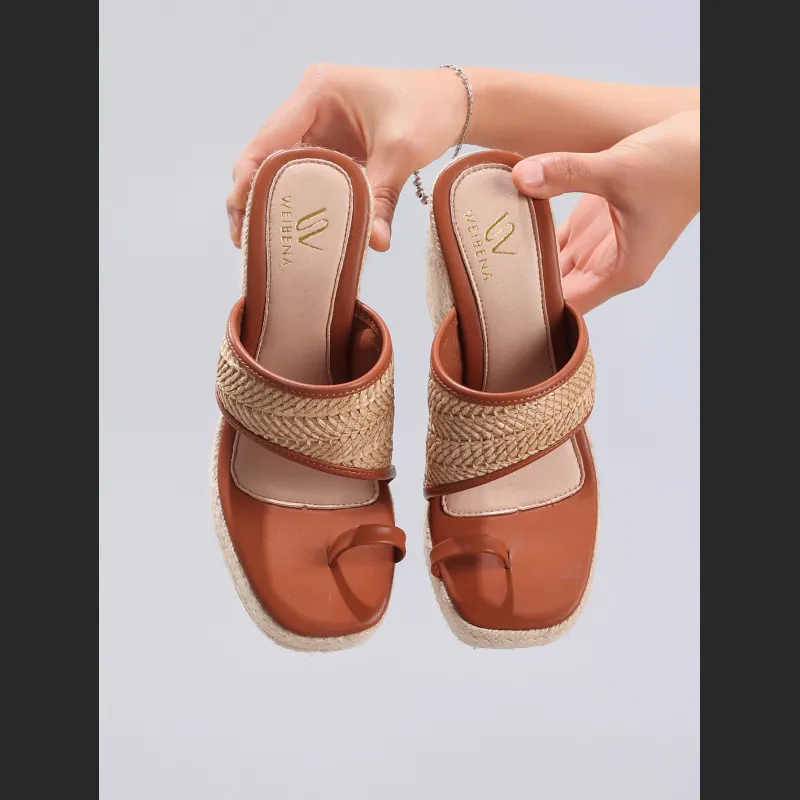 Hemp Rope Slope And Thick Soled Sandals With Toe Pinching