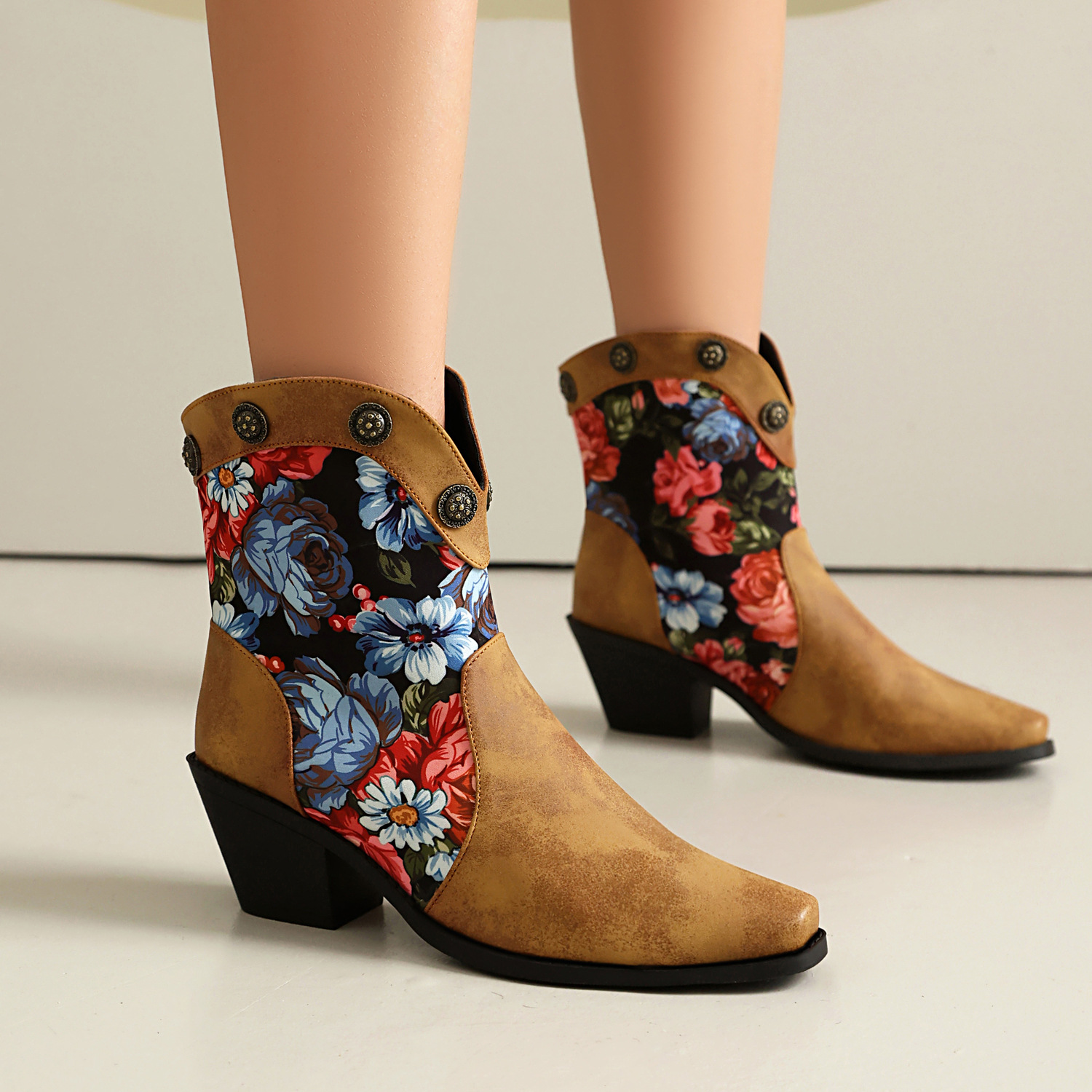 Fashionable Printed Color Matching Short Tube Rivet Boots Pointed Roman Boots