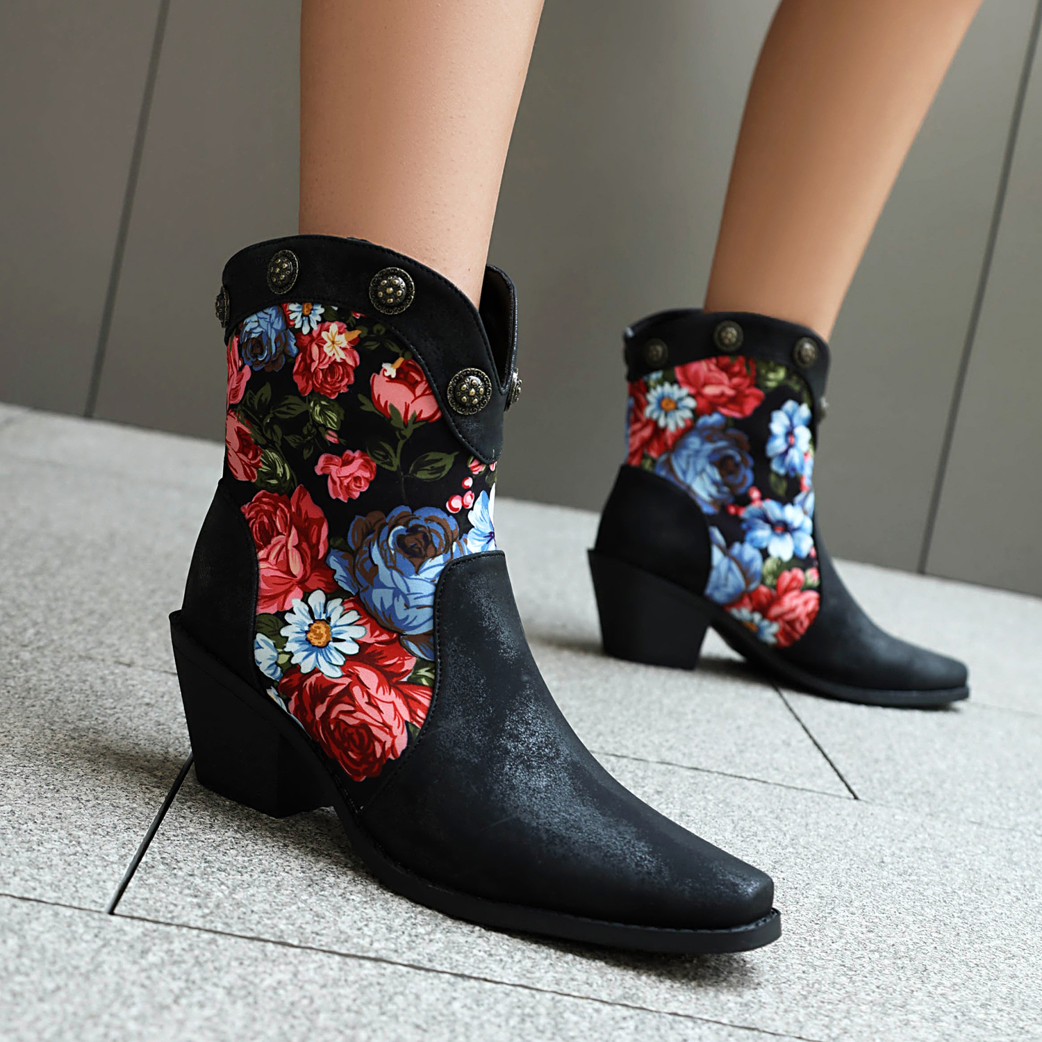 Fashionable Printed Color Matching Short Tube Rivet Boots Pointed Roman Boots