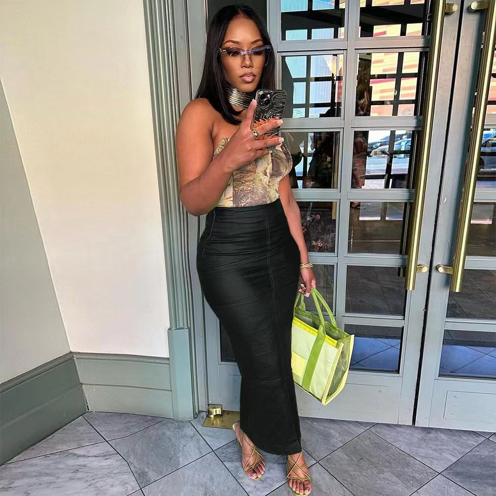 Butt Hugging Pull Tab Split PU Skirt