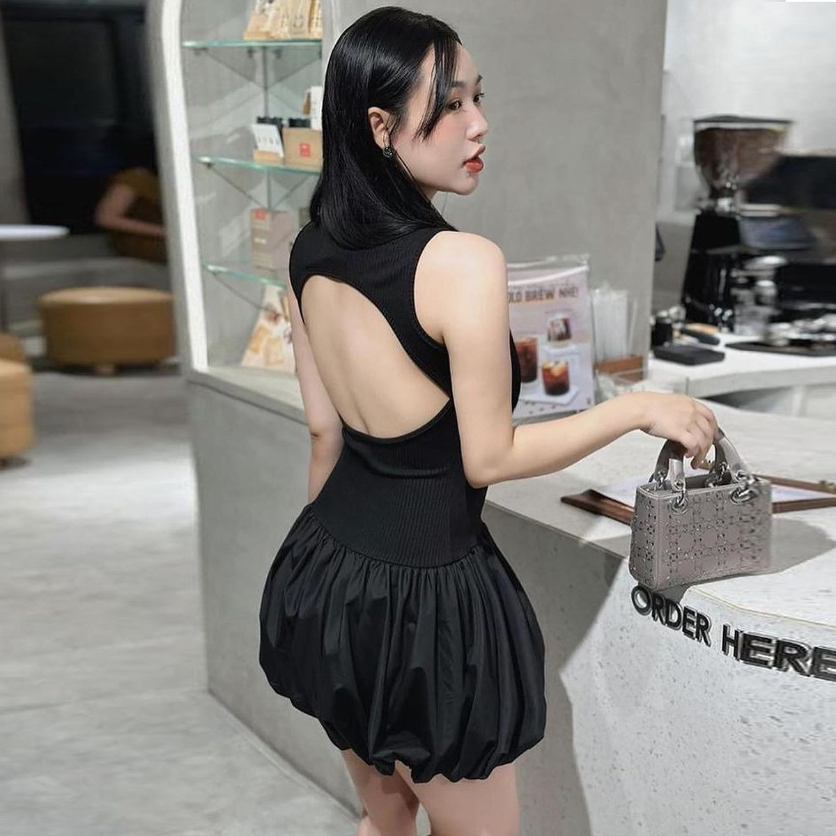 Fashionable And Sexy Back Hollow Pleated Dress