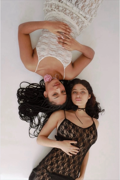 Lace Skirt Set Exudes A Sense Of Luxury 02
