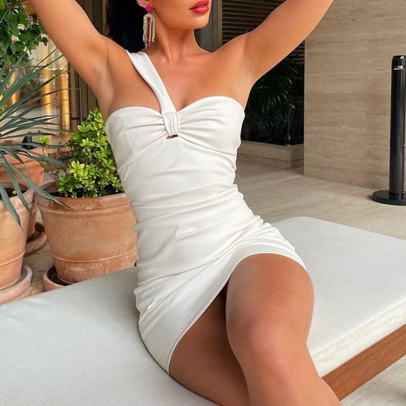 Fashionable And Sexy Sloping Shoulder Strapless Waist Bag And Hip Dress