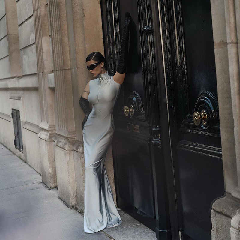 Minimally Casual Zipper Sleeveless Slim Fit Dress