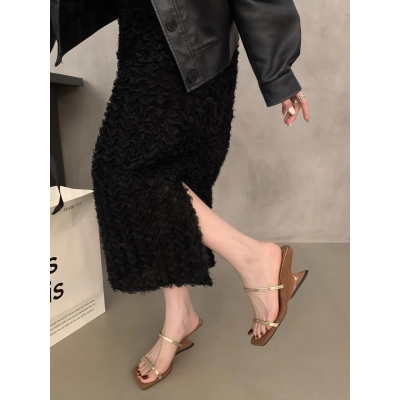 Slope And Versatile Sandals 01