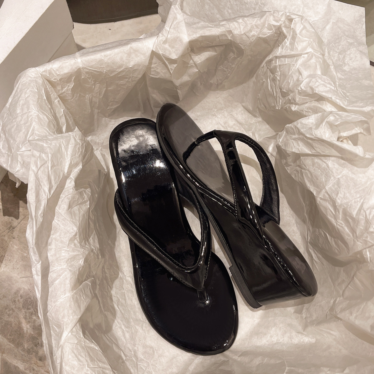 Thick Soled Double Toed Leisure Beach Sandals