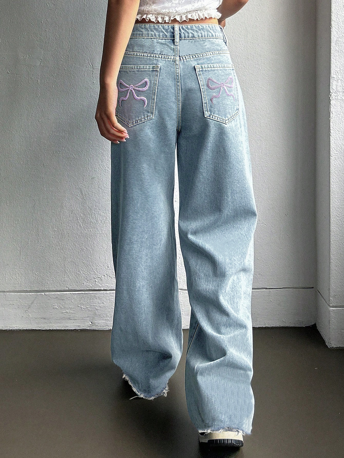 Bow Pocket Embroidered Jeans