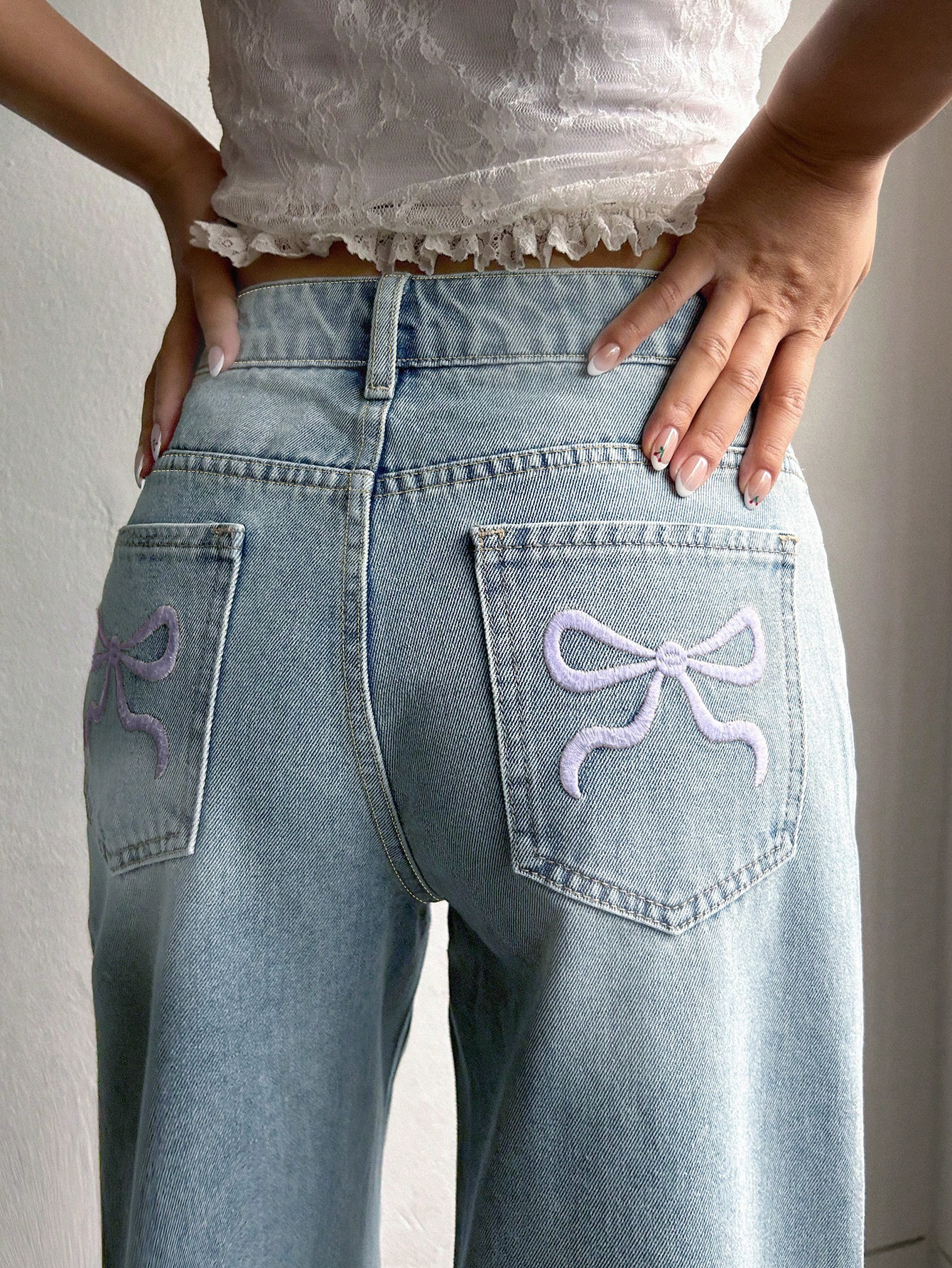 Bow Pocket Embroidered Jeans