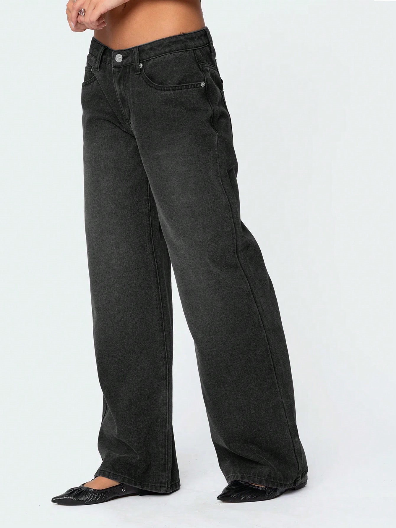 Embroidered Patch Loose Jeans