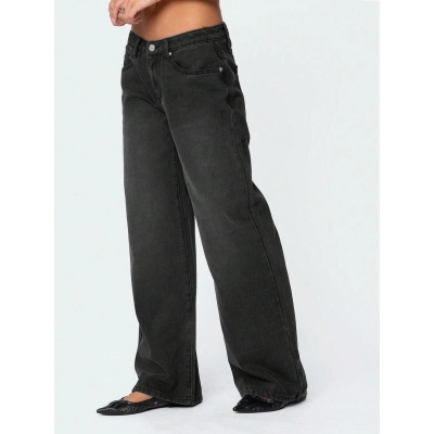 Embroidered Patch Loose Jeans 02