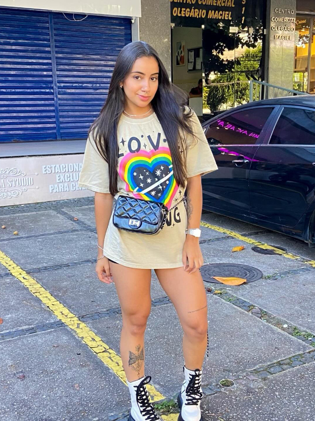 Designsoo Babe Ultra-Cropped T-Shirt