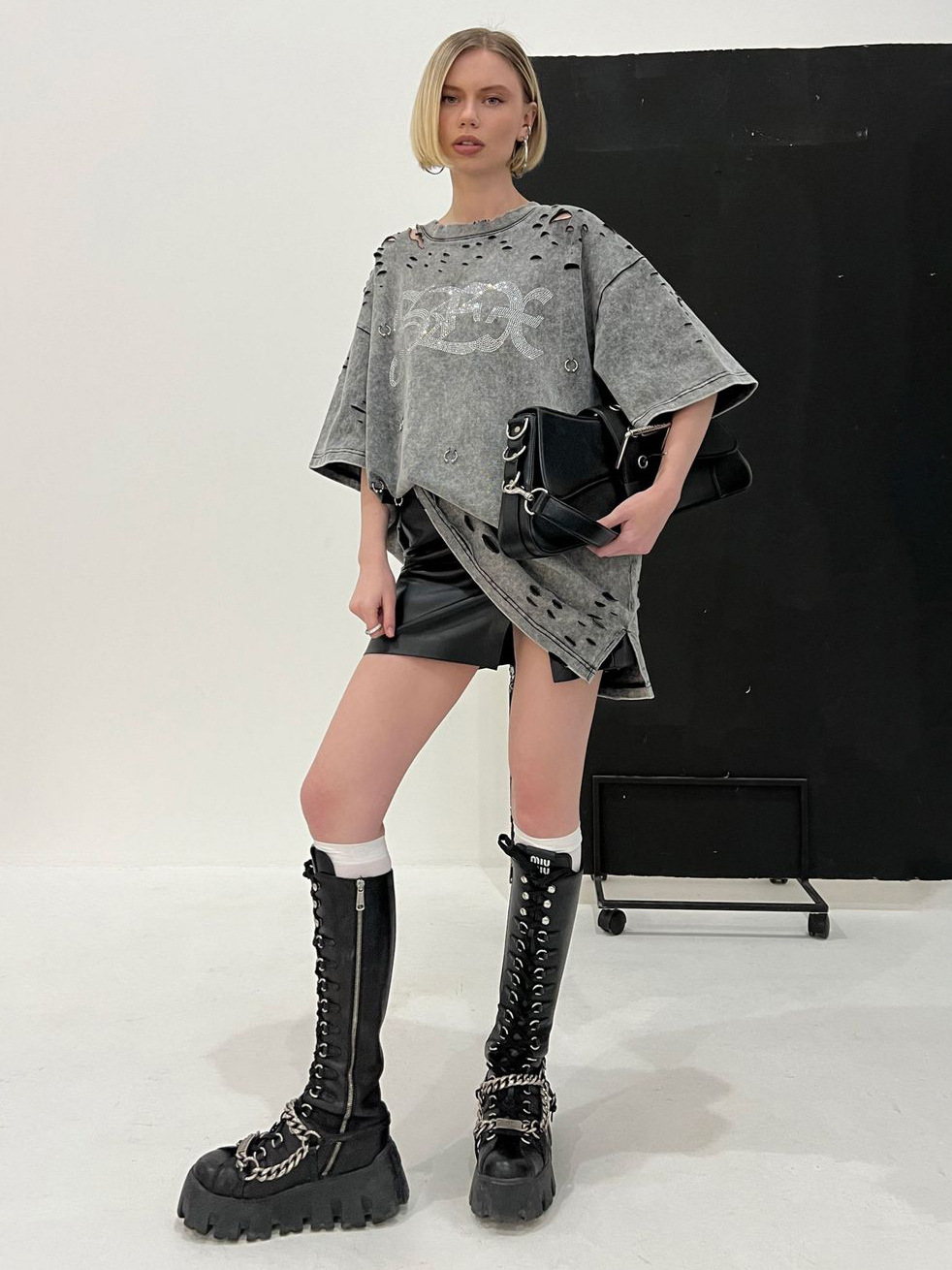 Designsoo Round Neck Rhinestone Distressed Wash T-Shirt