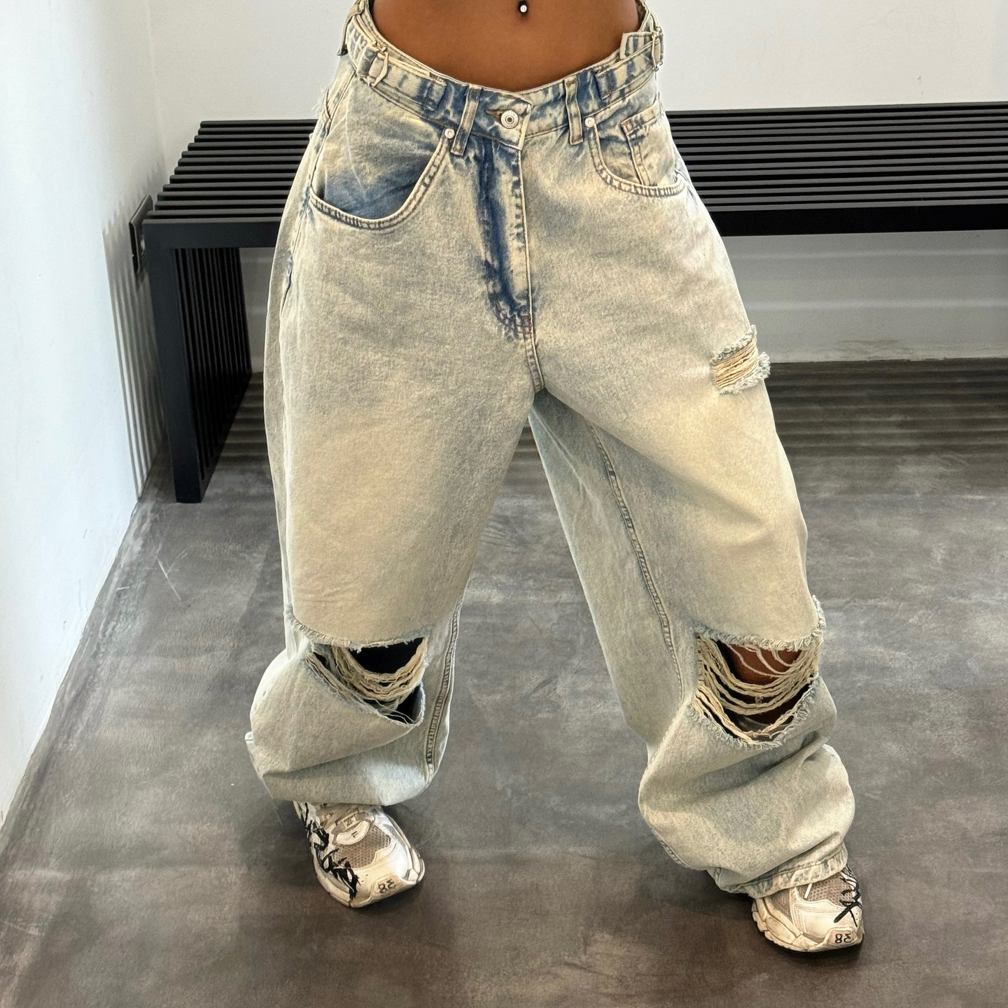 Heavy-Duty Vintage Wash Distressed Wide-Leg Denim Jeans