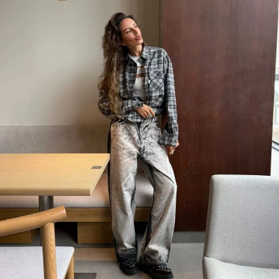 Heavy-Duty Vintage Wash High-Waist Wide-Leg Denim Jeans 02