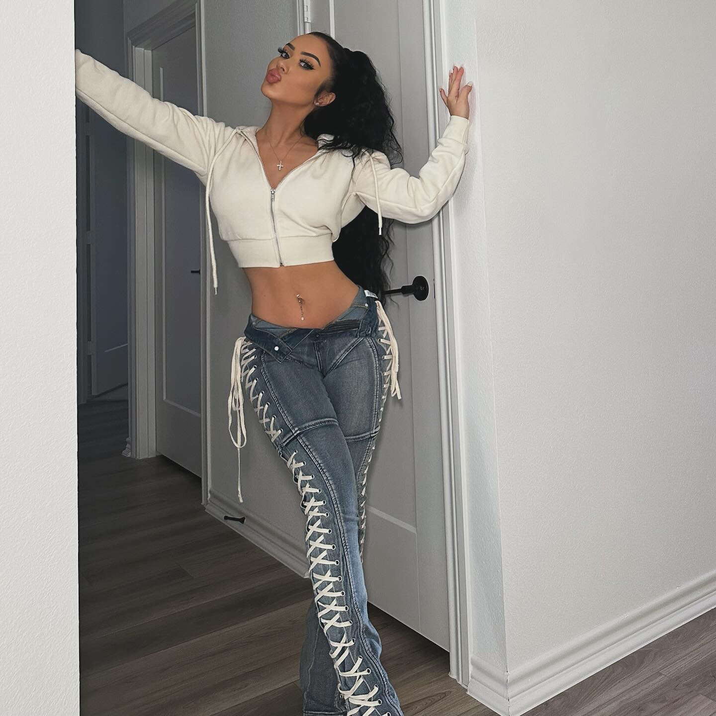 Designsoo Trendy Lace-Up Side Detail Denim Jeans for Bold Women