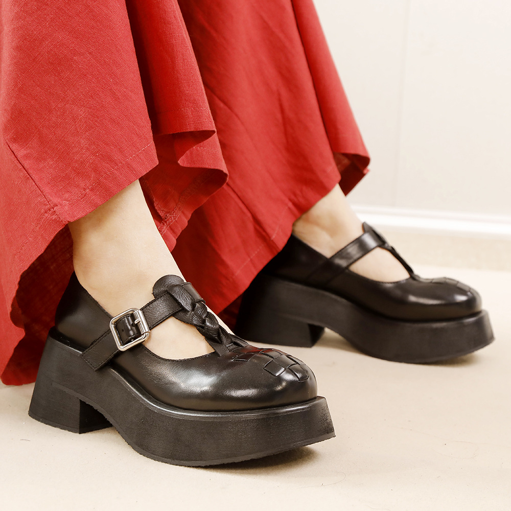 Designsoo Washed Leather Shallow-Cut T-Strap Vintage Hand-Antiqued Flats