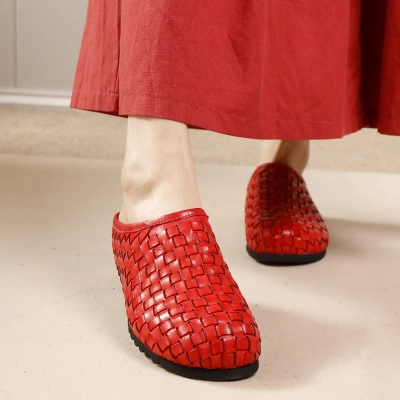 Closed-Toe Outdoor Flat Ultra-Soft Woven Cowhide Sandals 01