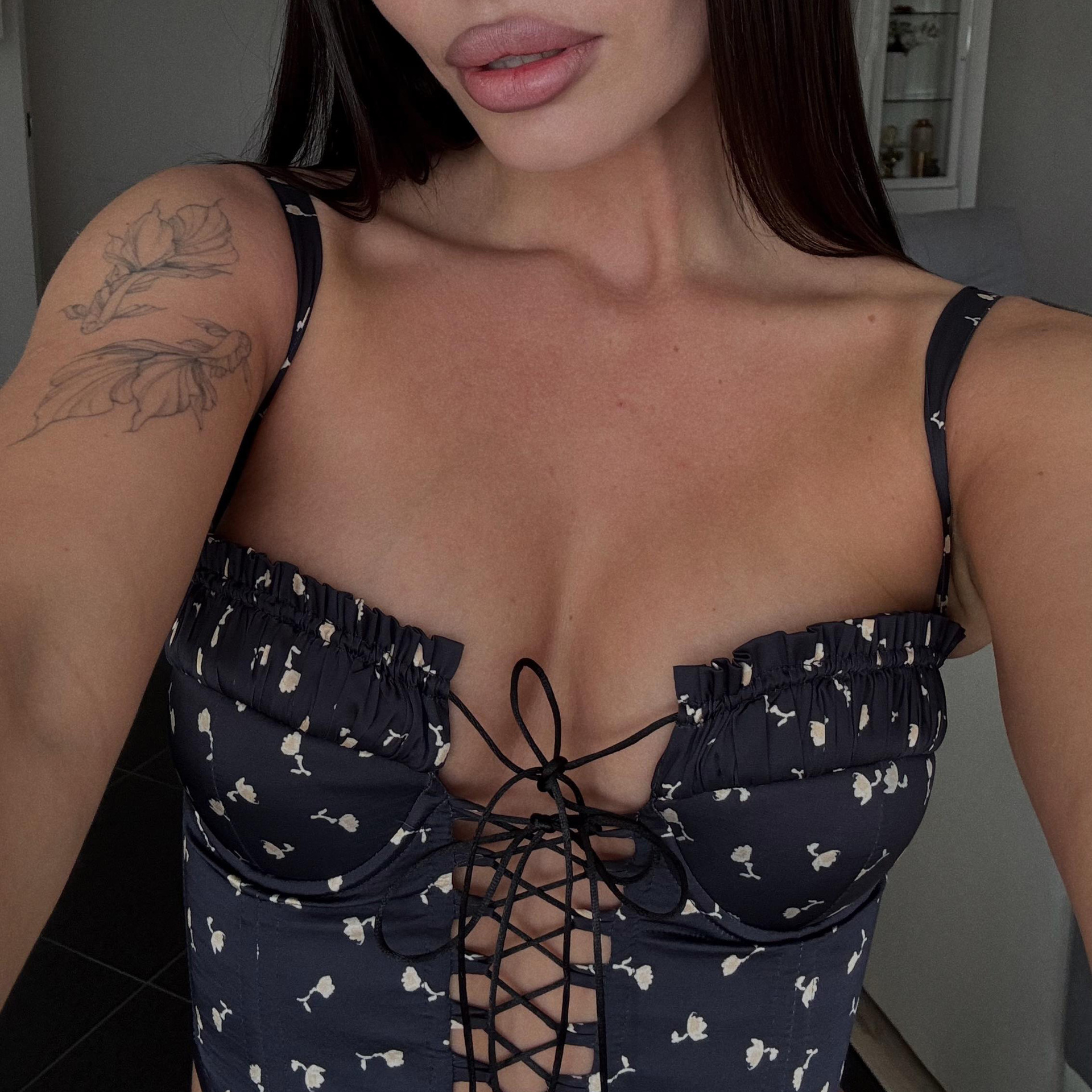 Designsoo Elegant Floral Print Tie Tube Top - Graceful Design, Showcasing Feminine Charm