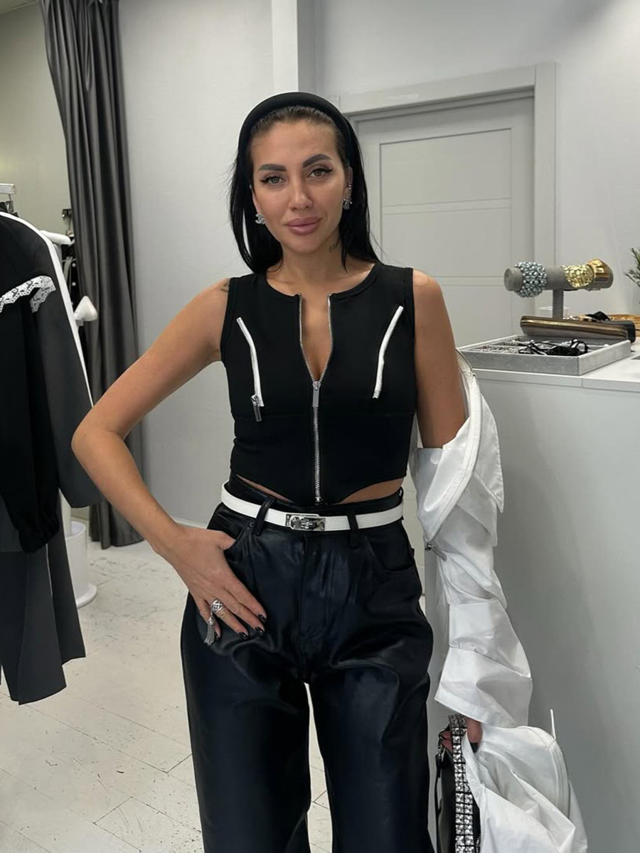 Designsoo Black and White Patchwork Off-Shoulder Crop Top with Oversized Flare Sleeves – Stylish Sleeveless Vest with Statement Sleeves