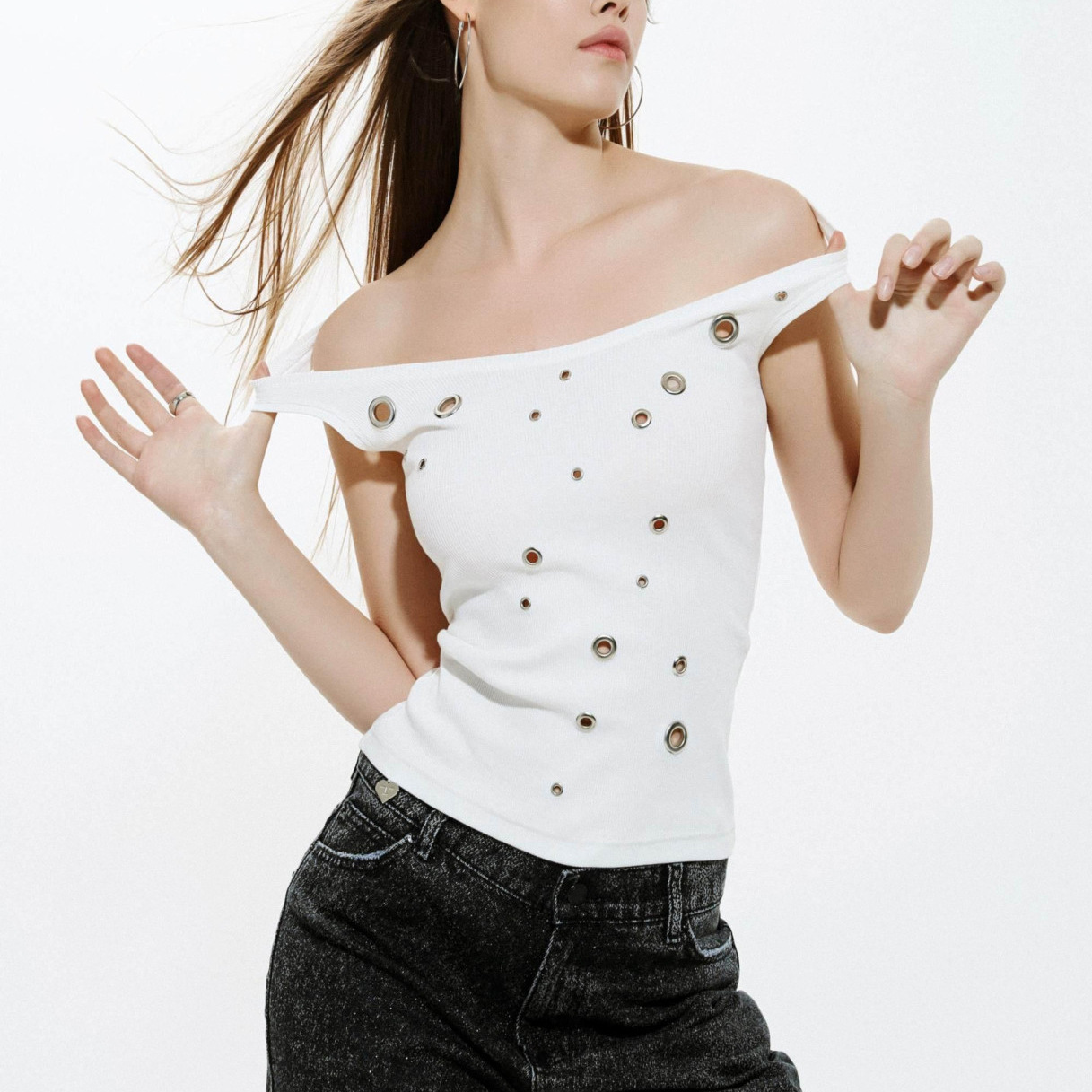 Designsoo Streetwear Trendy Metal Ring Solid Color Sleeveless Crop Top for Edgy Girls | Stretchy and Flattering Fit