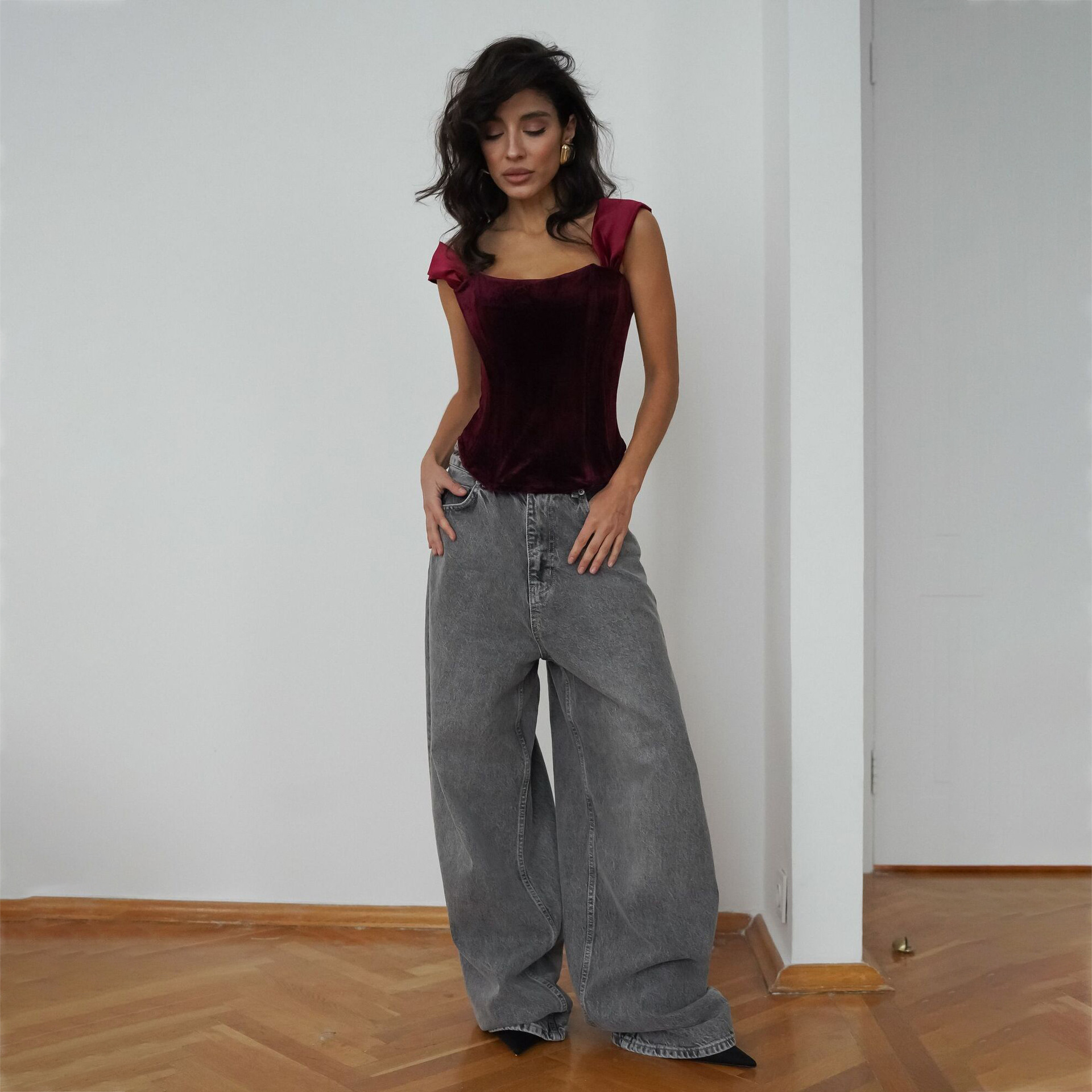 Designsoo Velvet Fishbone Slimming Sexy Camisole - Elegant Design, Showcasing Curves