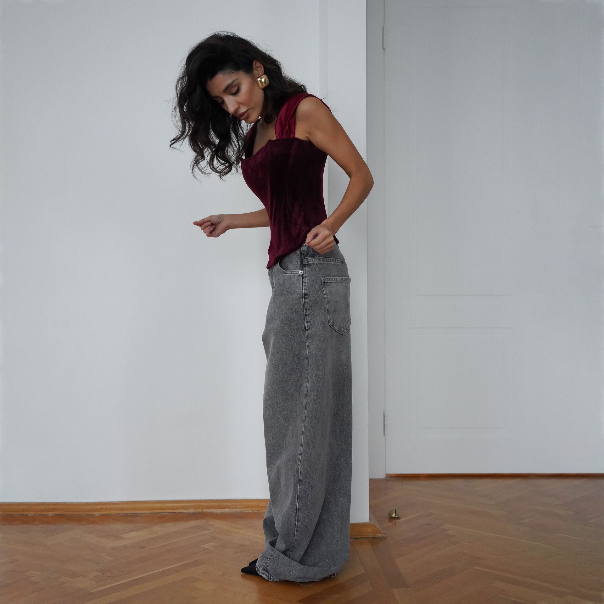 Designsoo Velvet Fishbone Slimming Sexy Camisole - Elegant Design, Showcasing Curves