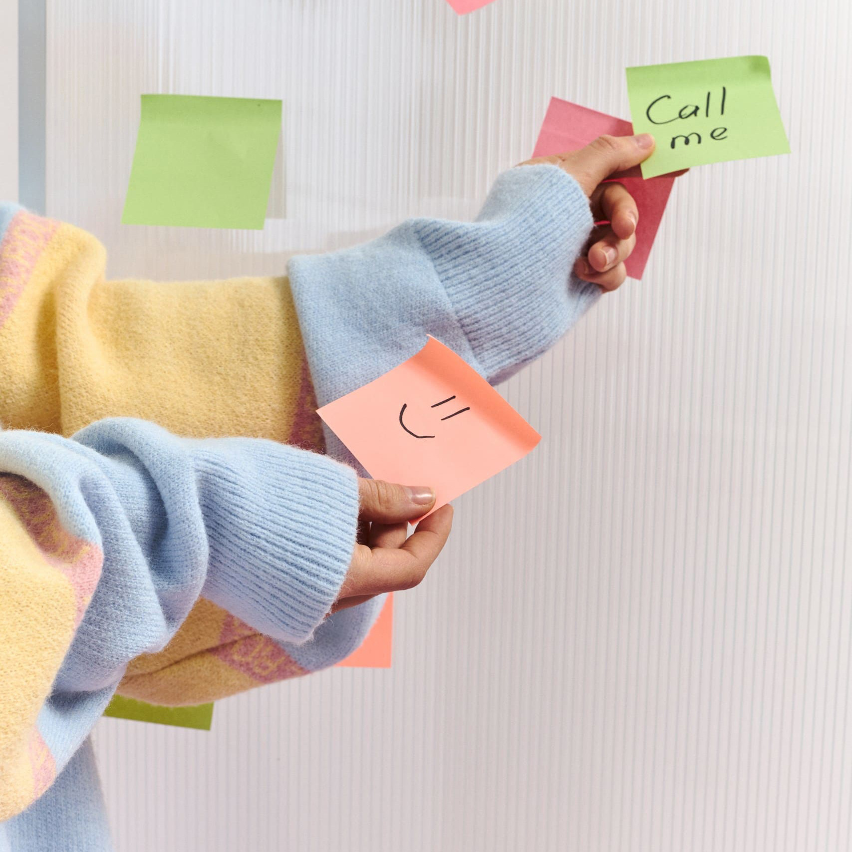 Designsoo Colorblock Letter Print Oversized Sweater for Women – Casual Knit Pullover