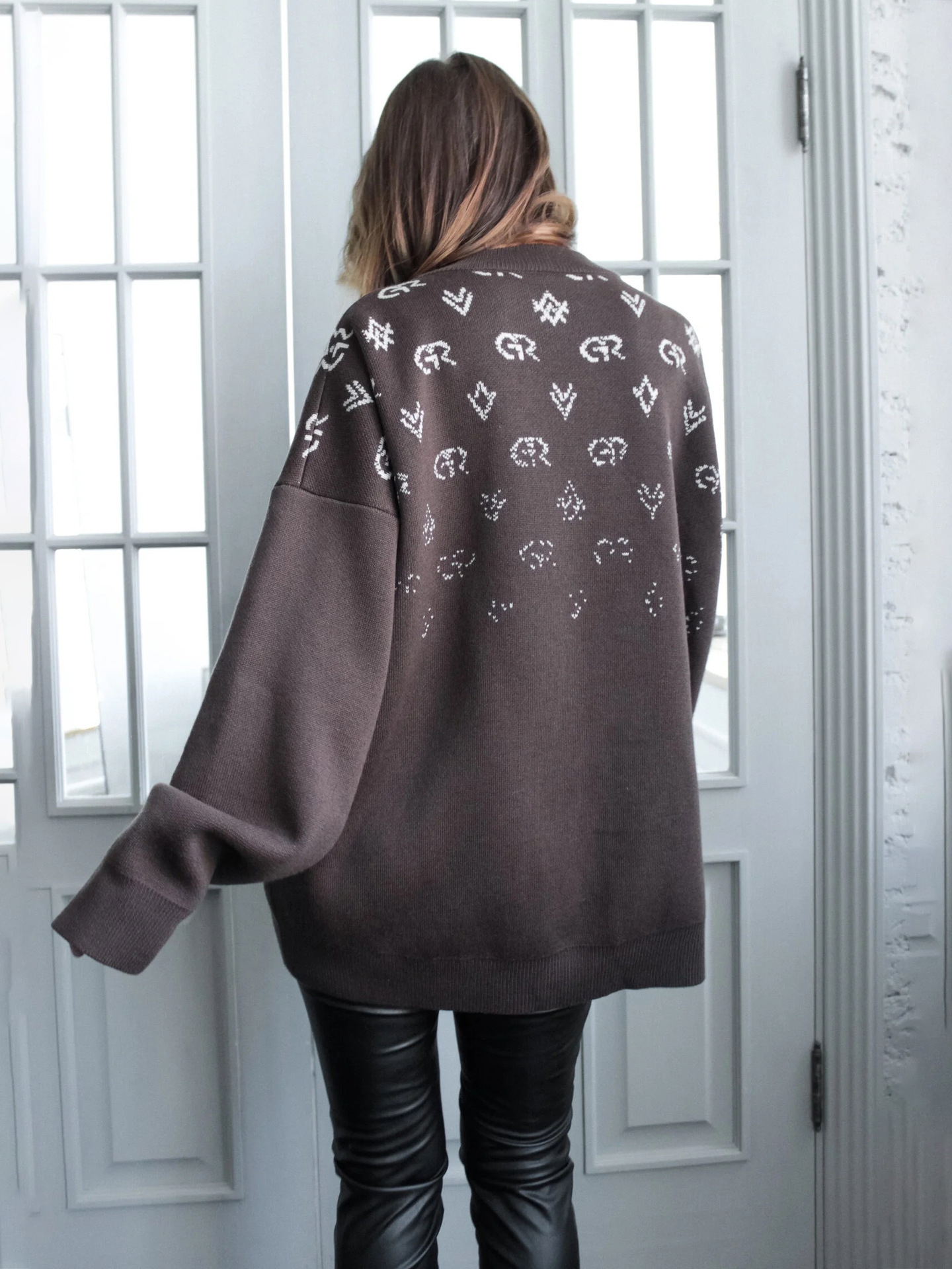 Geometric Pattern Oversized Sweater for Women – Artistic Knit Pullover