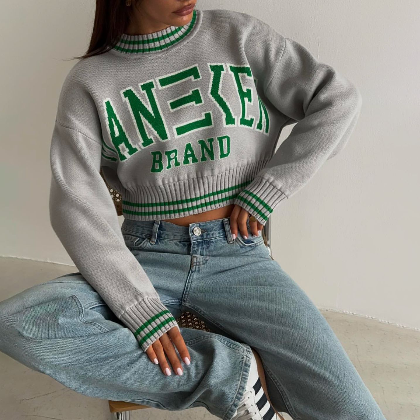 Designsoo Short Cropped Sporty Colorblock Oversized Sweater for Women – Casual Knit Pullover