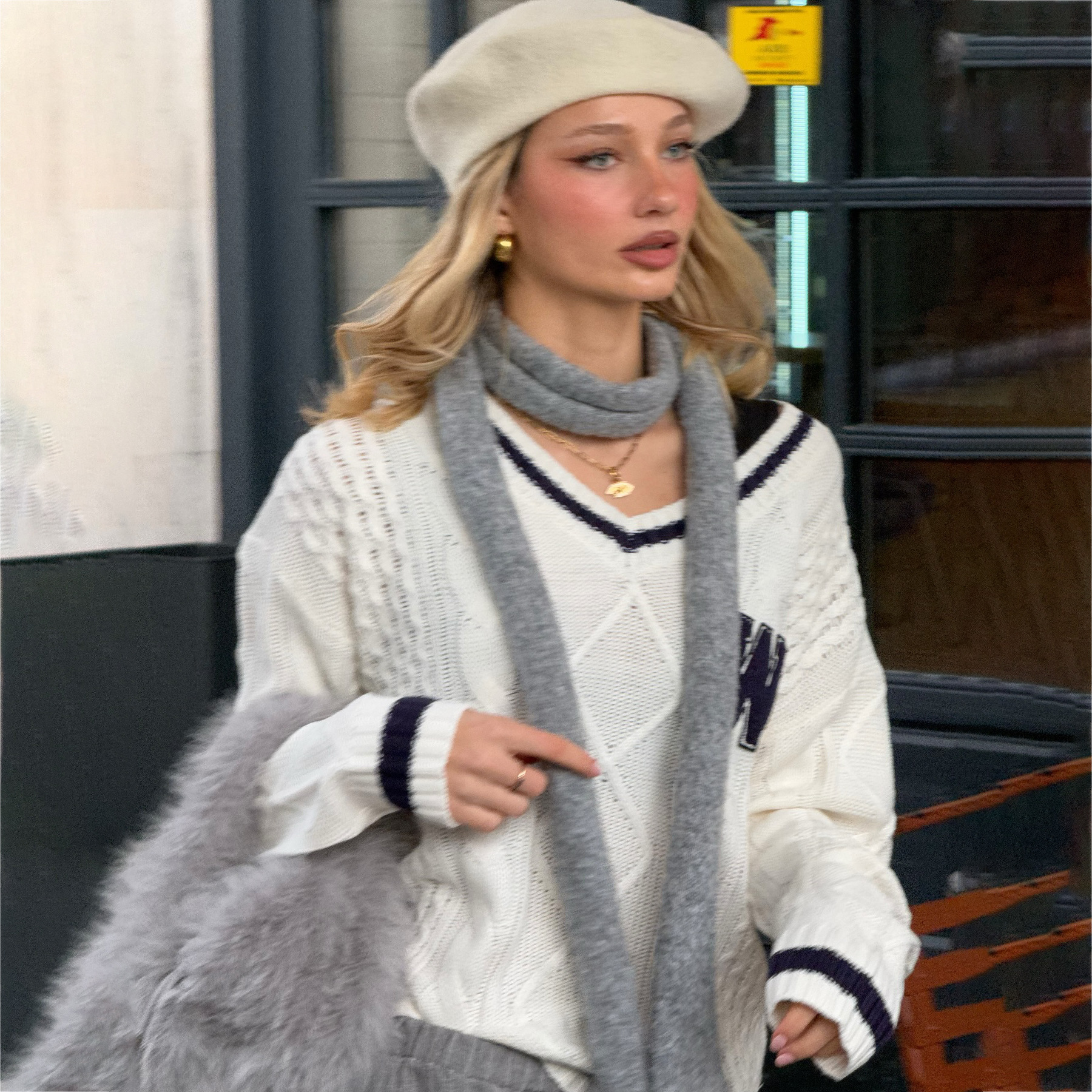 Contrast Applique Embroidery White V-Neck Sweater for Women – Casual Loose Knit Top