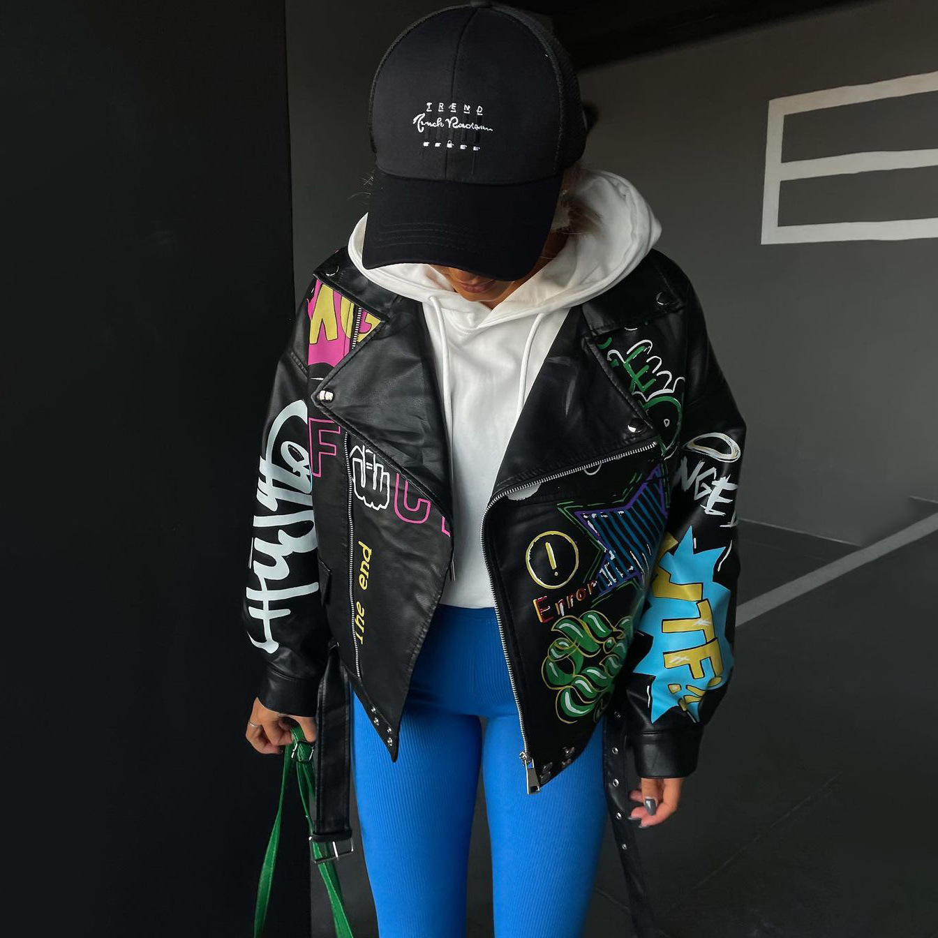 Graffiti Print Zipper Jacket for Women – Streetwear Style Loose Fit Crop Jacket