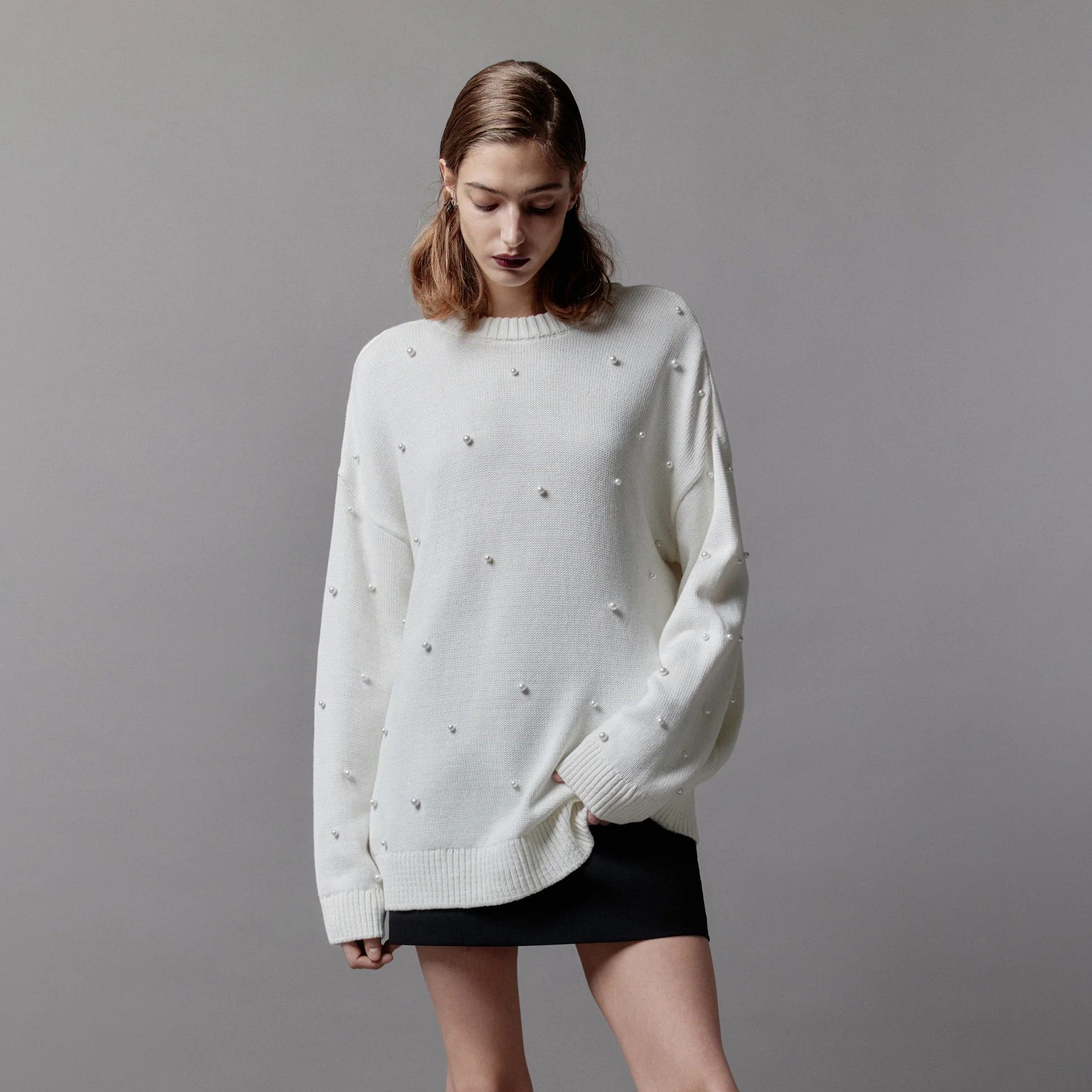 Solid Color Pearl Decor Oversized Sweater for Women – Casual Knit Pullover with Elegant Detailing