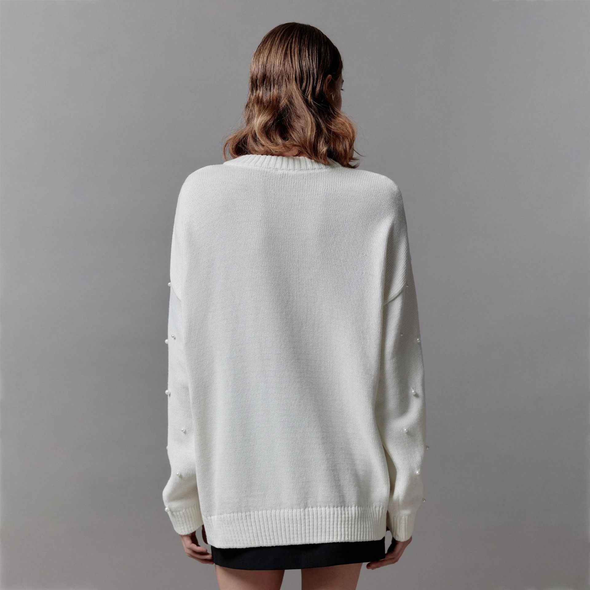 Solid Color Pearl Decor Oversized Sweater for Women – Casual Knit Pullover with Elegant Detailing