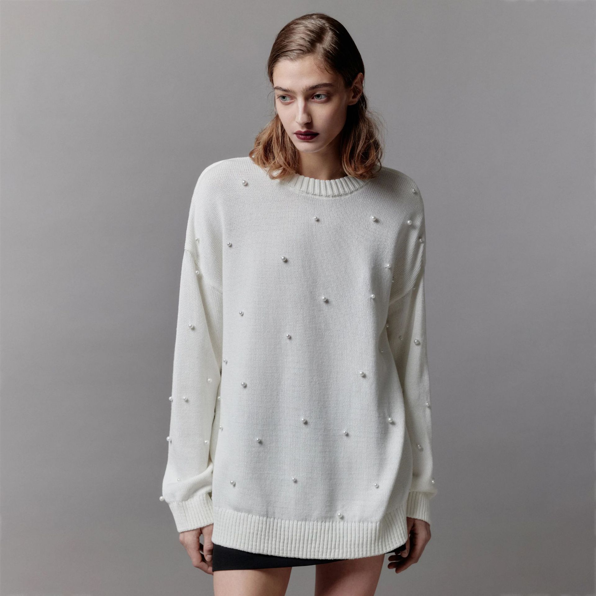 Solid Color Pearl Decor Oversized Sweater for Women – Casual Knit Pullover with Elegant Detailing