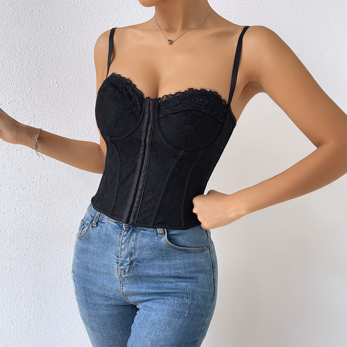 Solid Color Lace Strapless Fishbone Underwire Bustier Crop Top with Back Hook Closure – Elegant & Seductive Women’s Vest