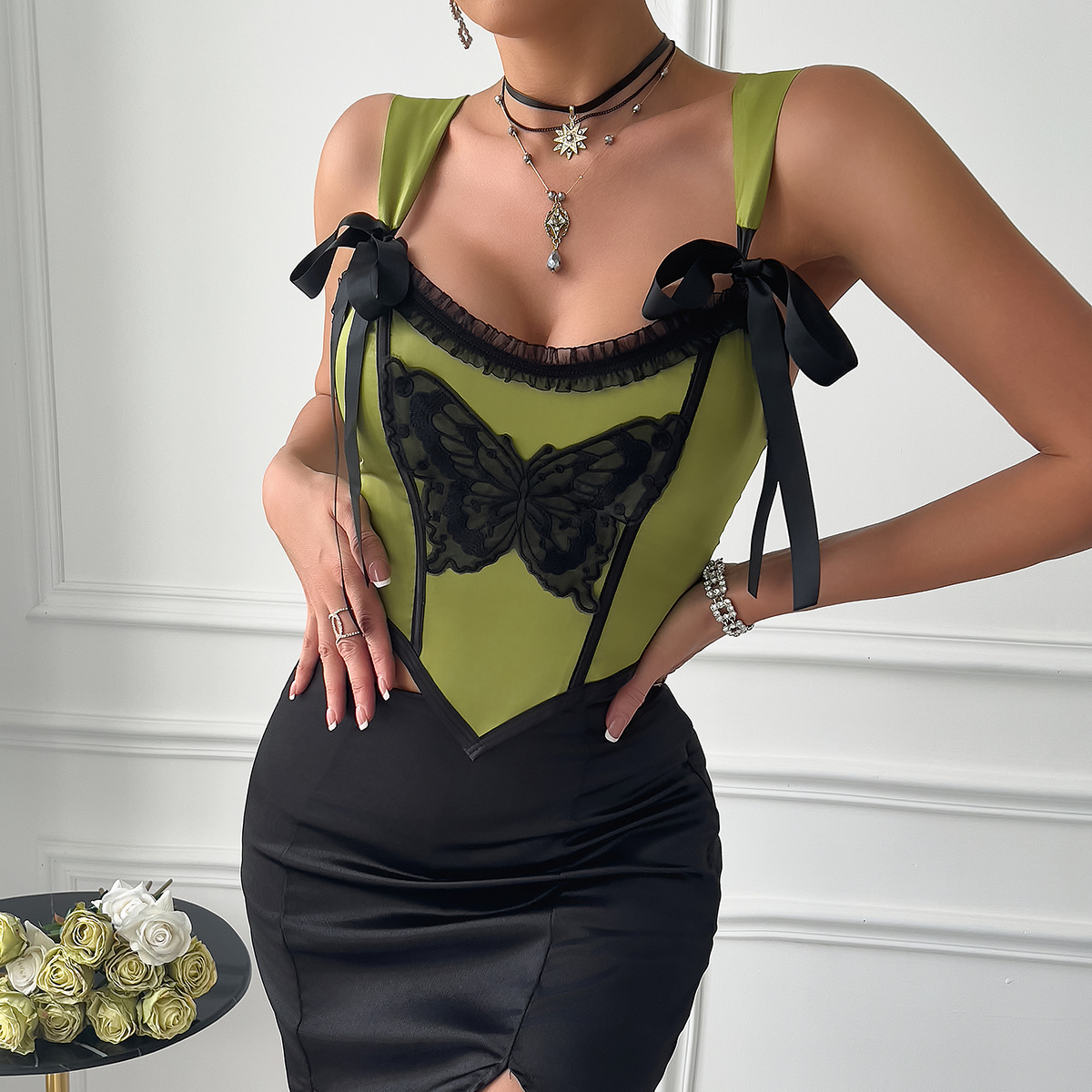 Low-Cut Cropped Top with Embroidery Butterfly Bustier Waist Fishbone Vest for Women