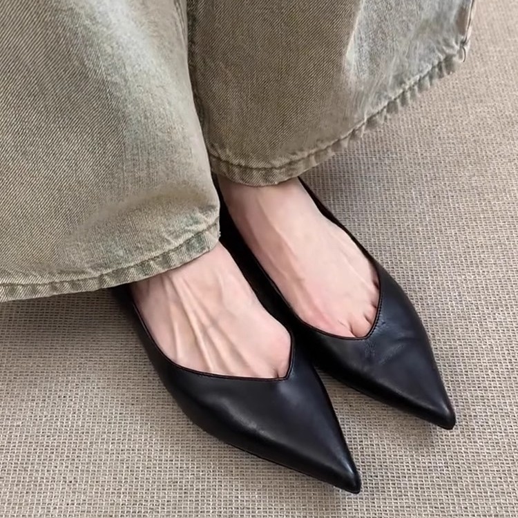 Minimalist Vintage Style Genuine Leather Pointed Toe Low Heel Slip-On Loafer – Women’s Office & Everyday Wear Shoes