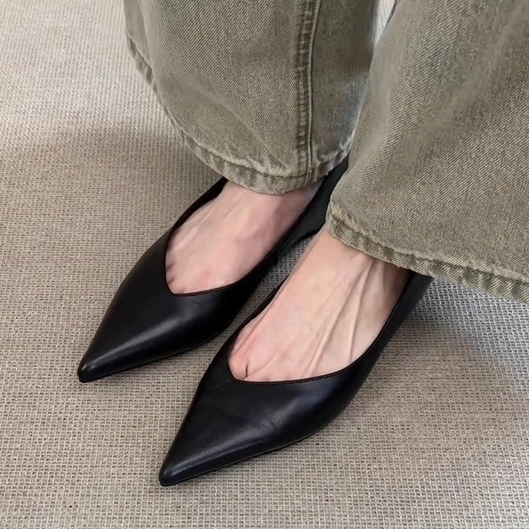 Minimalist Vintage Style Genuine Leather Pointed Toe Low Heel Slip-On Loafer – Women’s Office & Everyday Wear Shoes