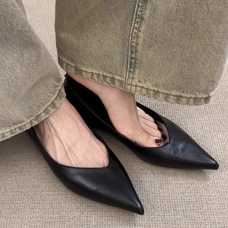 Minimalist Vintage Style Genuine Leather Pointed Toe Low Heel Slip-On Loafer – Women’s Office & Everyday Wear Shoes