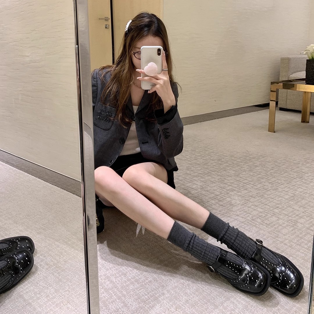 Vintage Embossed Mary Jane Loafers for Women – Square Toe Block Heel T-Strap Soft Sole Shoes 2025 Autumn Collection