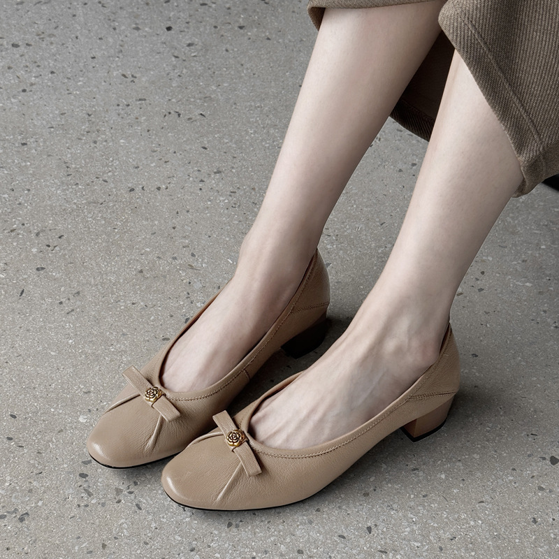 Autumn Soft Lambskin Block Mid Heel Round Toe Mary Jane Shoes with Camellia & Bow Detail – Women’s Elegant Slip-On Flat Shoes