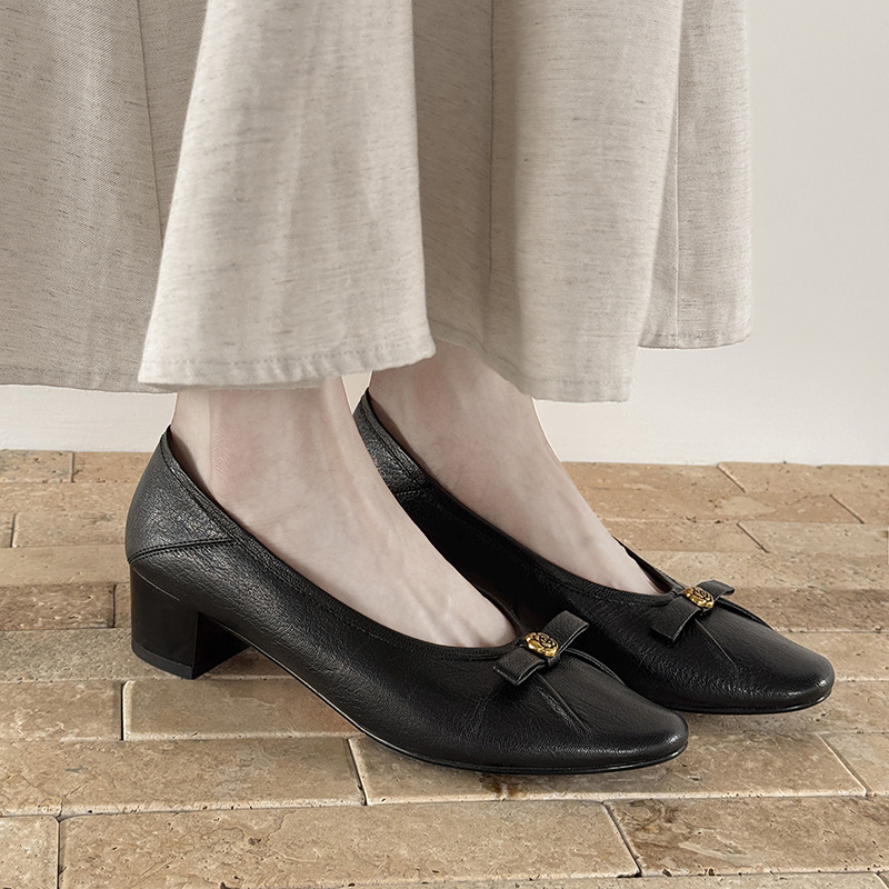 Autumn Soft Lambskin Block Mid Heel Round Toe Mary Jane Shoes with Camellia & Bow Detail – Women’s Elegant Slip-On Flat Shoes