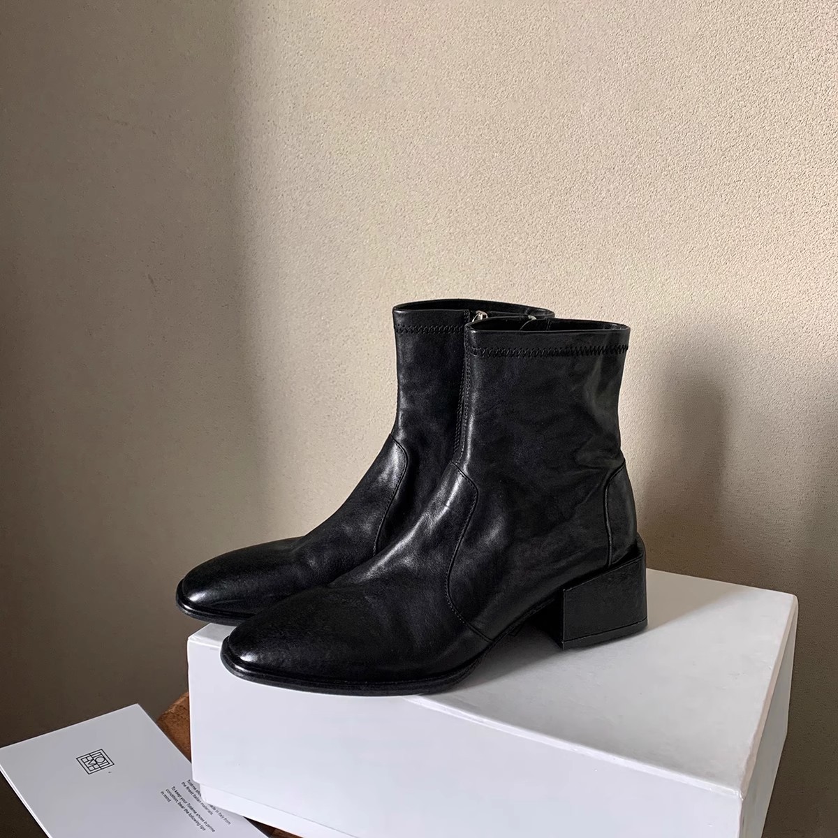 Trendy Rounded Toe Lined Block Heel Martin Boots for Women – Horsehide Short Boots with Side Zipper 2025 Autumn Winter New Arrival